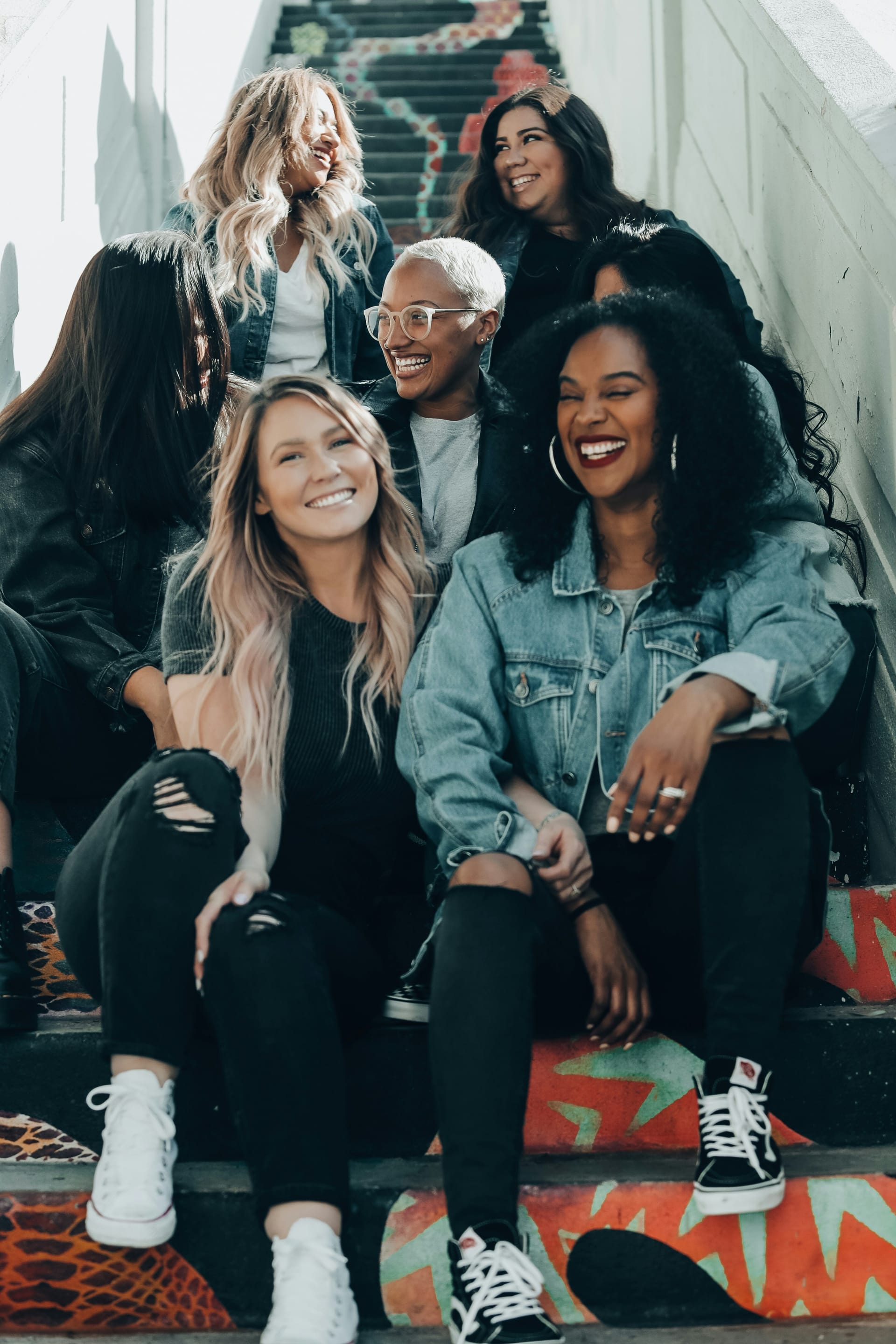 Eine Gruppe verschiedener Frauen – Luna Cab ist für alle da
